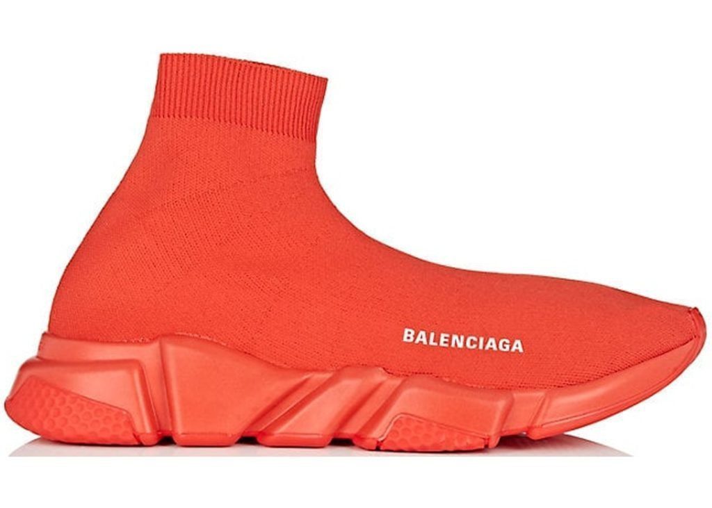 Ze waren aangekondigd op 1 oktober maar we hebben ze al gevonden in de Balenciaga webshop. De nieuwe Balenciaga Speed Trainer. Wij nemen deze strakke sneaker onder de loep en laten je alle exemplaren zien die onlangs zijn uitgekomen.