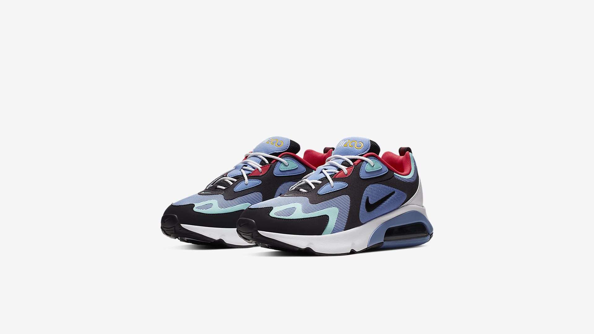 Ze zijn er! De zieke drops van de Nike Air Max 200. Hij doet wat denken aan de Air Max 180 maar de upper is toch echt lekker fris. Wat een prachtig nieuw silhouet van het iconische sportmerk uit Oregon.