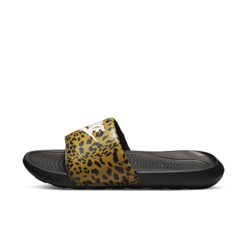 Nike Victori One Slippers met print Bruin (CN9676-700)