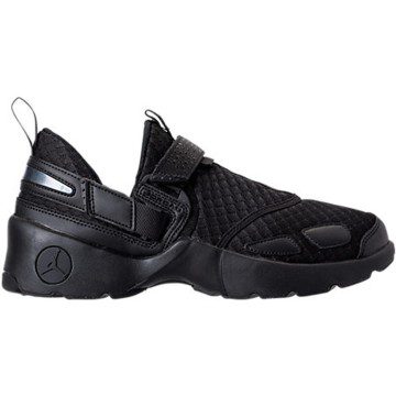 Jordan Trunner LX Triple Black (897992-020)