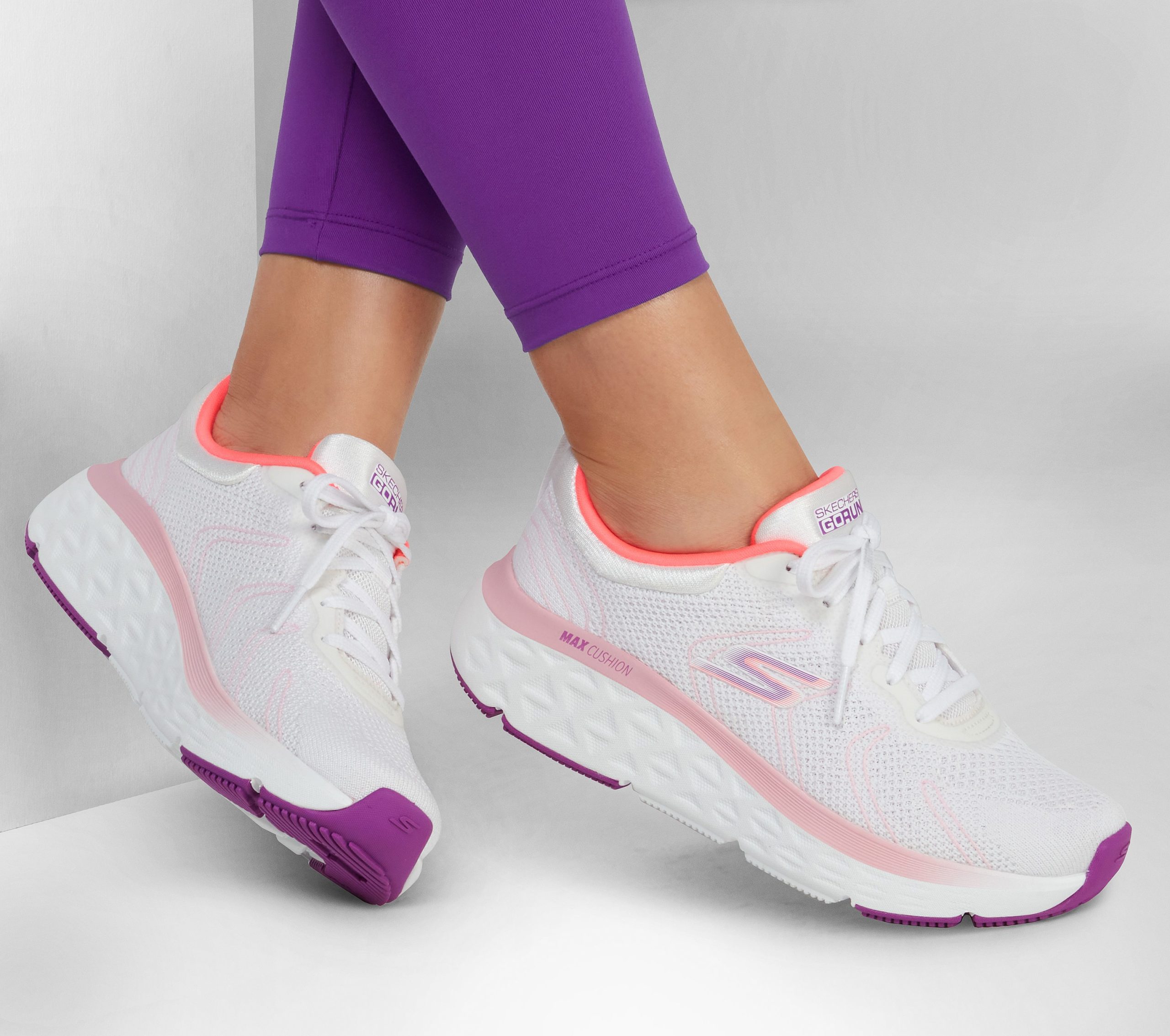 Skechers Skechers Max Cushioning Delta – Wit / Koraal (129120-WCRL)