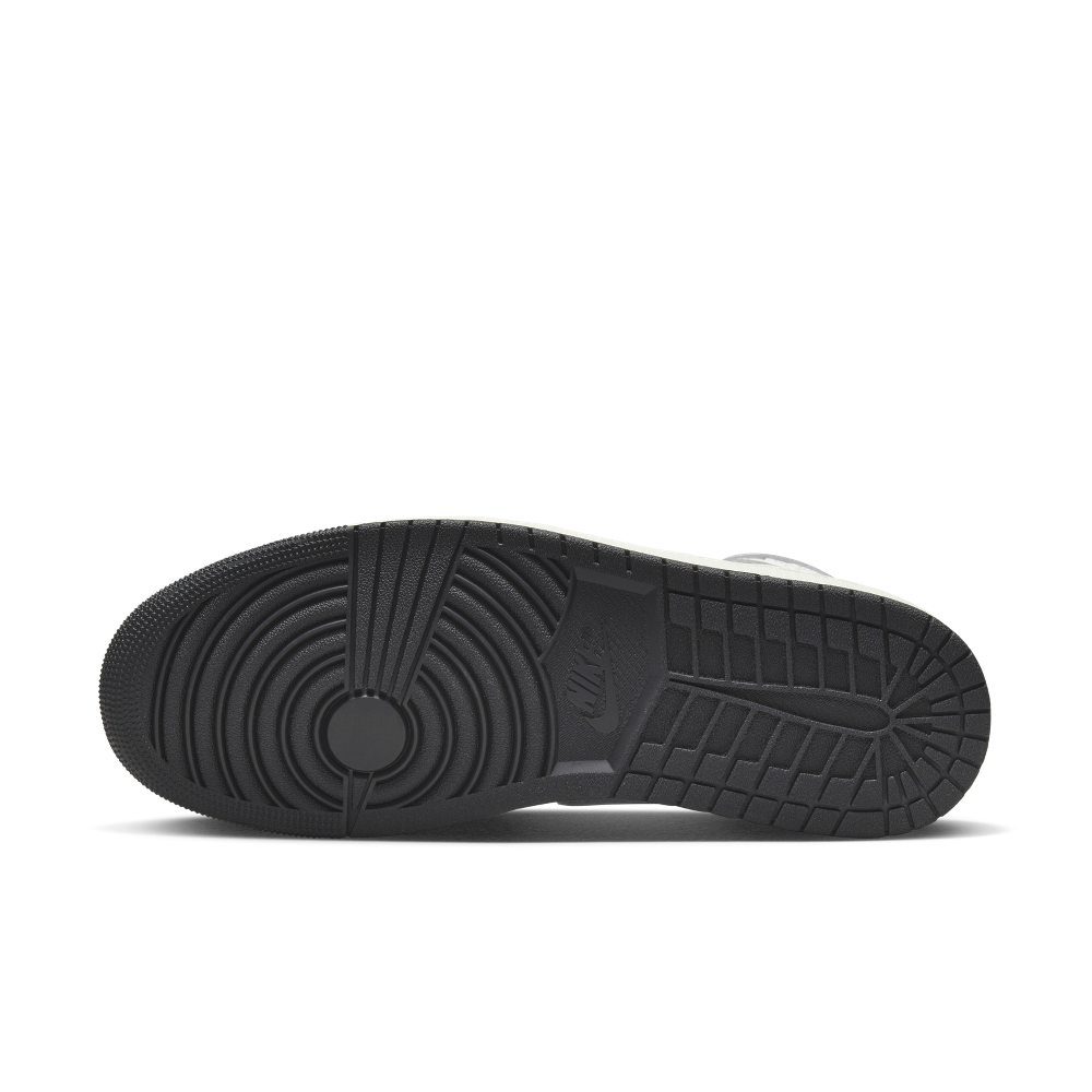 Air Jordan 1 Retro High OG ‘Black and Smoke Grey’ (DZ5485-051)
