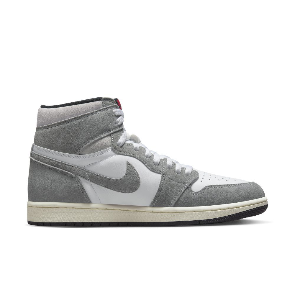 Air Jordan 1 Retro High OG ‘Black and Smoke Grey’ (DZ5485-051)