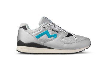 Karhu Synchron Classic – Silver / Scuba Blue (F802659)