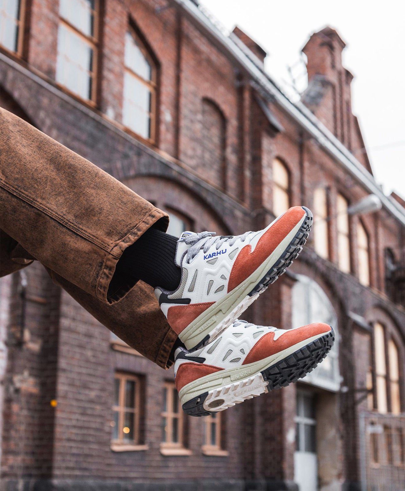 Karhu Legacy 96 – Apricot Brandy / Bright White (F806027)