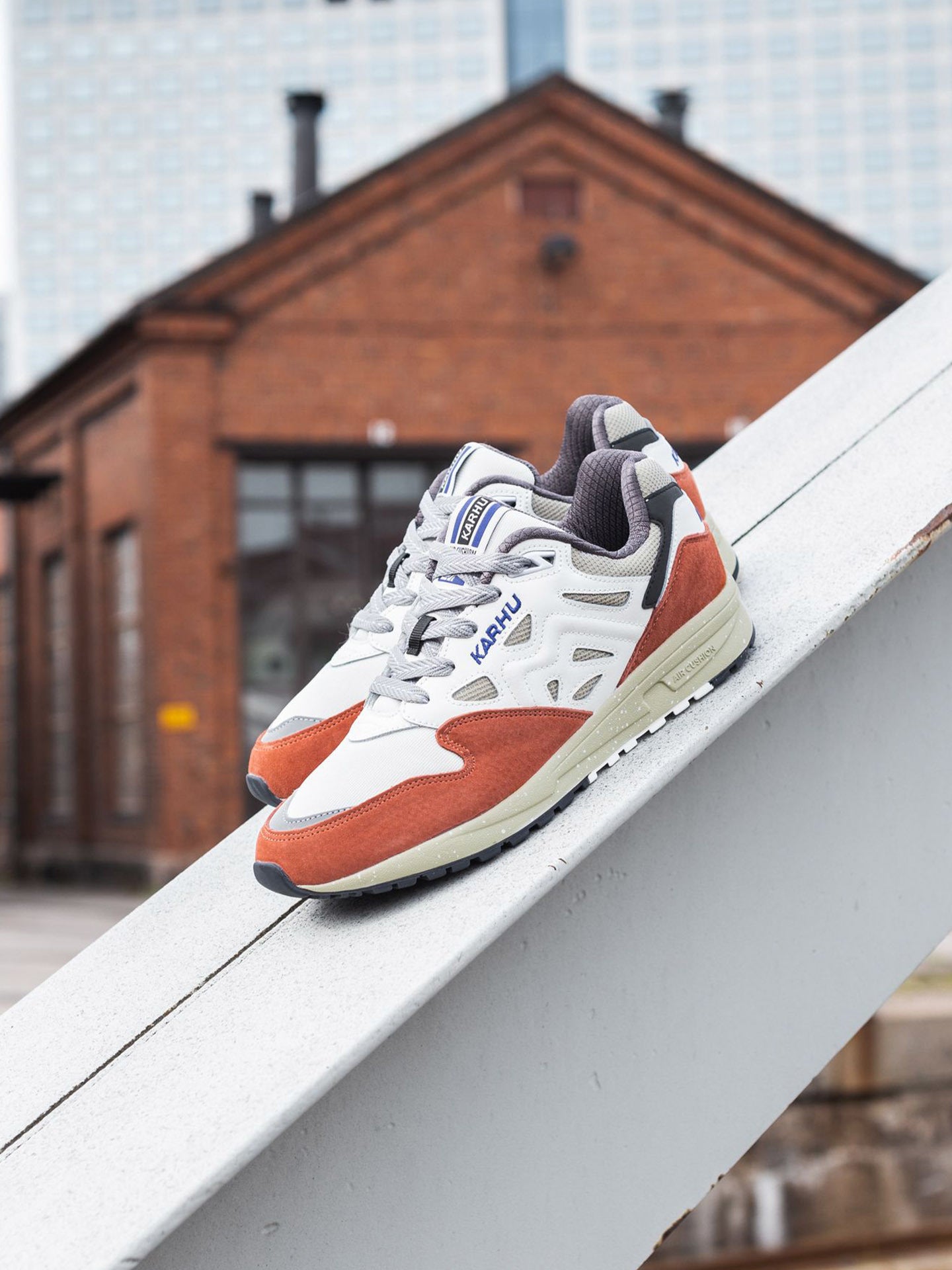Karhu Legacy 96 – Apricot Brandy / Bright White (F806027)