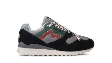 Karhu Synchron Classic – Jet Black / Hot Sauce (F802666)