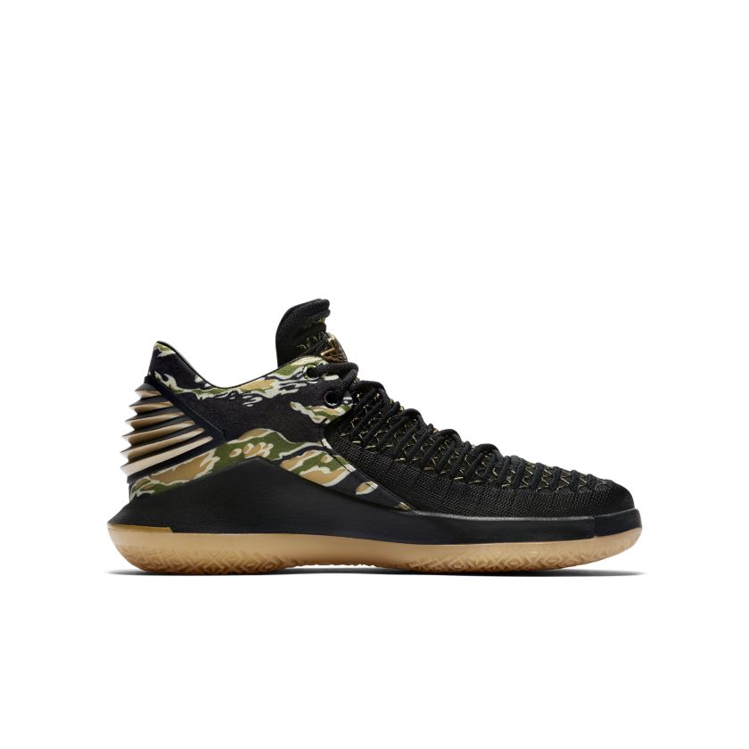 Jordan XXXII Low Camo (GS) (AA1257-021)