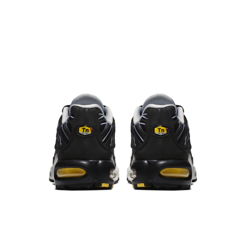 nike air max plus shark black