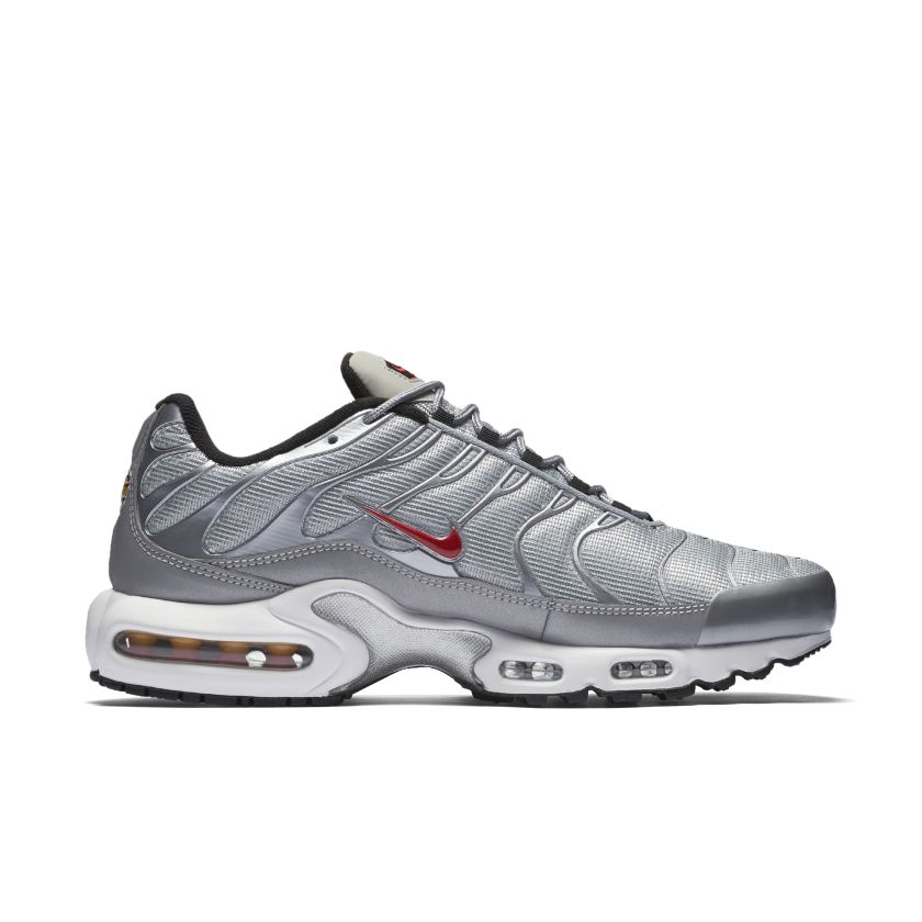 nike air max plus silver bullet