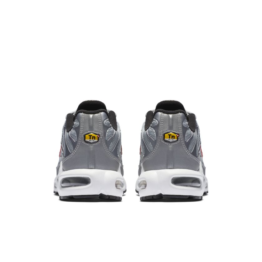 nike air max plus silver bullet
