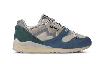 Karhu Synchron Classic – Coronet Blue / Silver Lining (F802686)