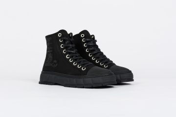 Virón 1982 “Black Faux Suede” (1982-P90-BLK)