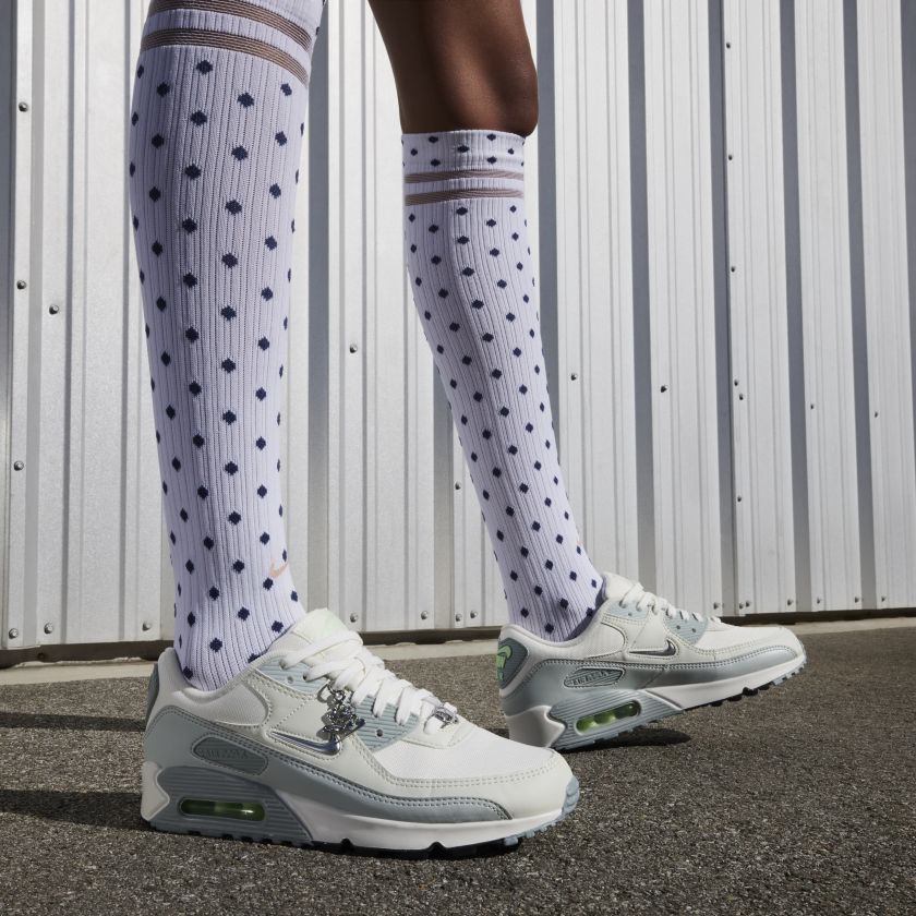 Nike Air Max 90 WMNS ‘Molten Metal’ – Next Nature (FN6948-100)