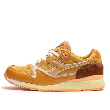 Diadora x 24 Kilates V7000 Amigos Para Siempre (501.179385-35048)