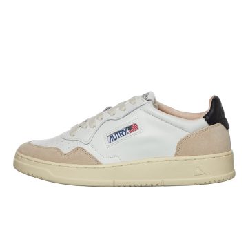 Autry Medalist Low White / Black (AULMLS21)