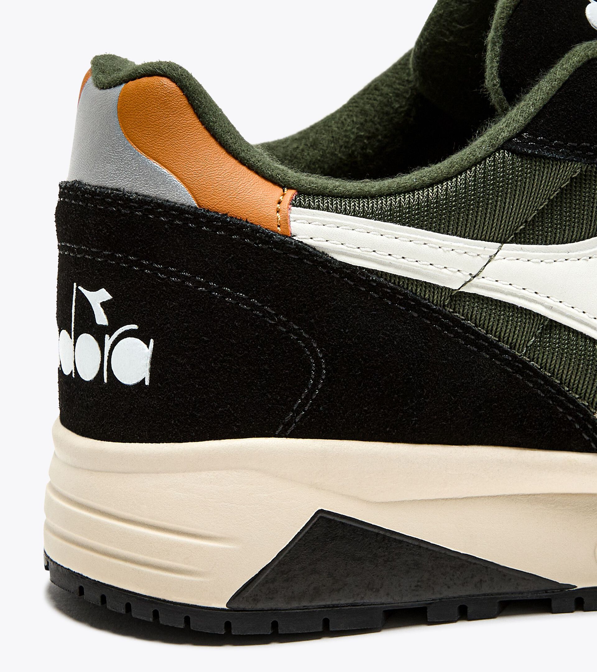 Diadora N902 Kombu Green / Black (501.178559_D1003)