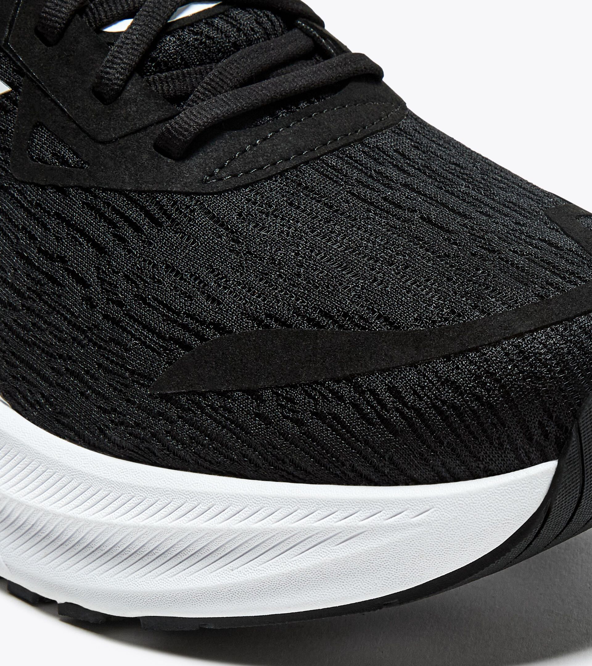 Diadora Nucleo 2 Black / White (101.181846_C0641)