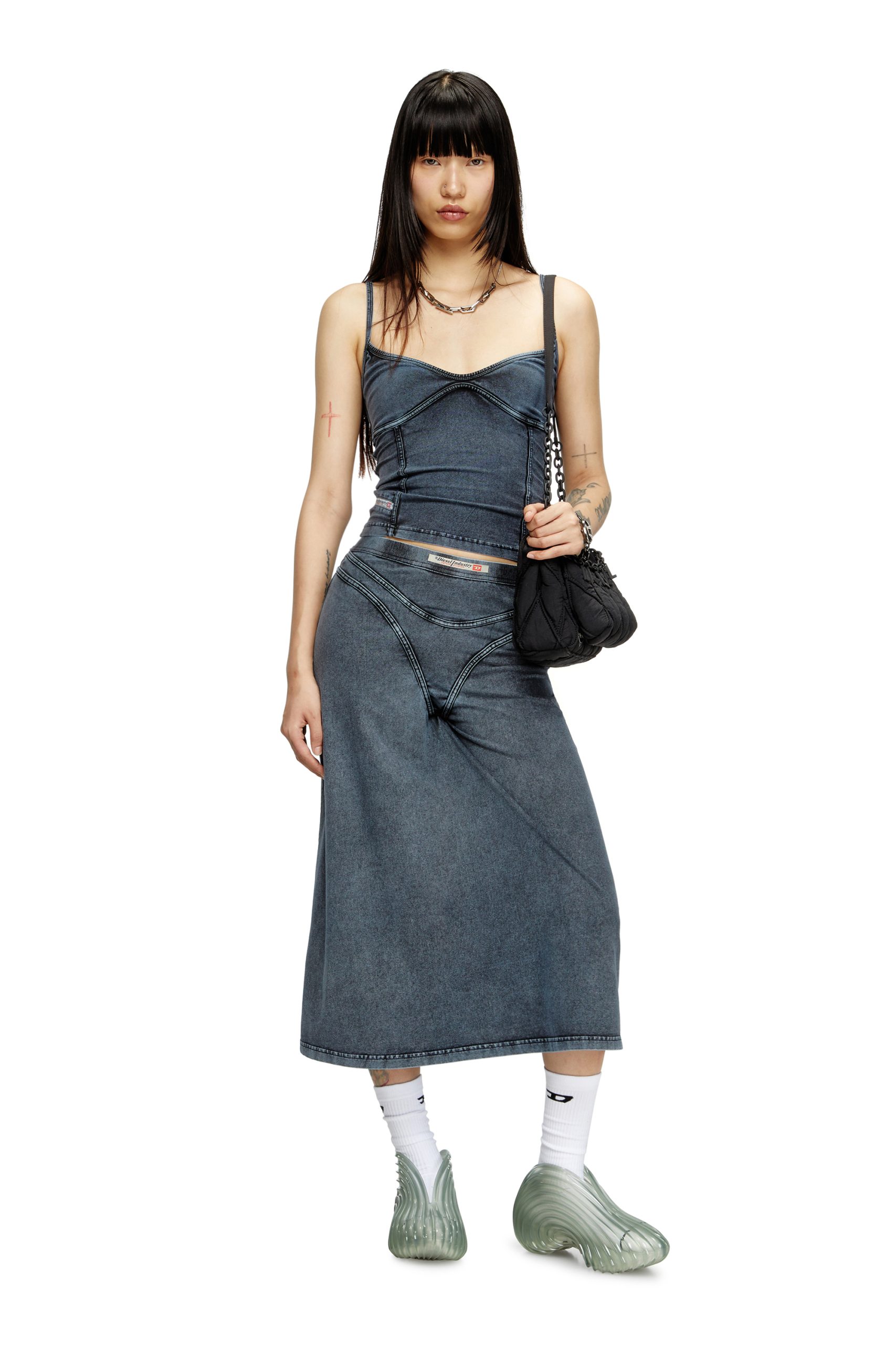 Diesel Melissa Quantum Sneakers X (P01607PS916H7589 https://nl.diesel.com/en/sneakers/melissa-quantum-sneakers-x-grey/P01607PS916H7589.htm)