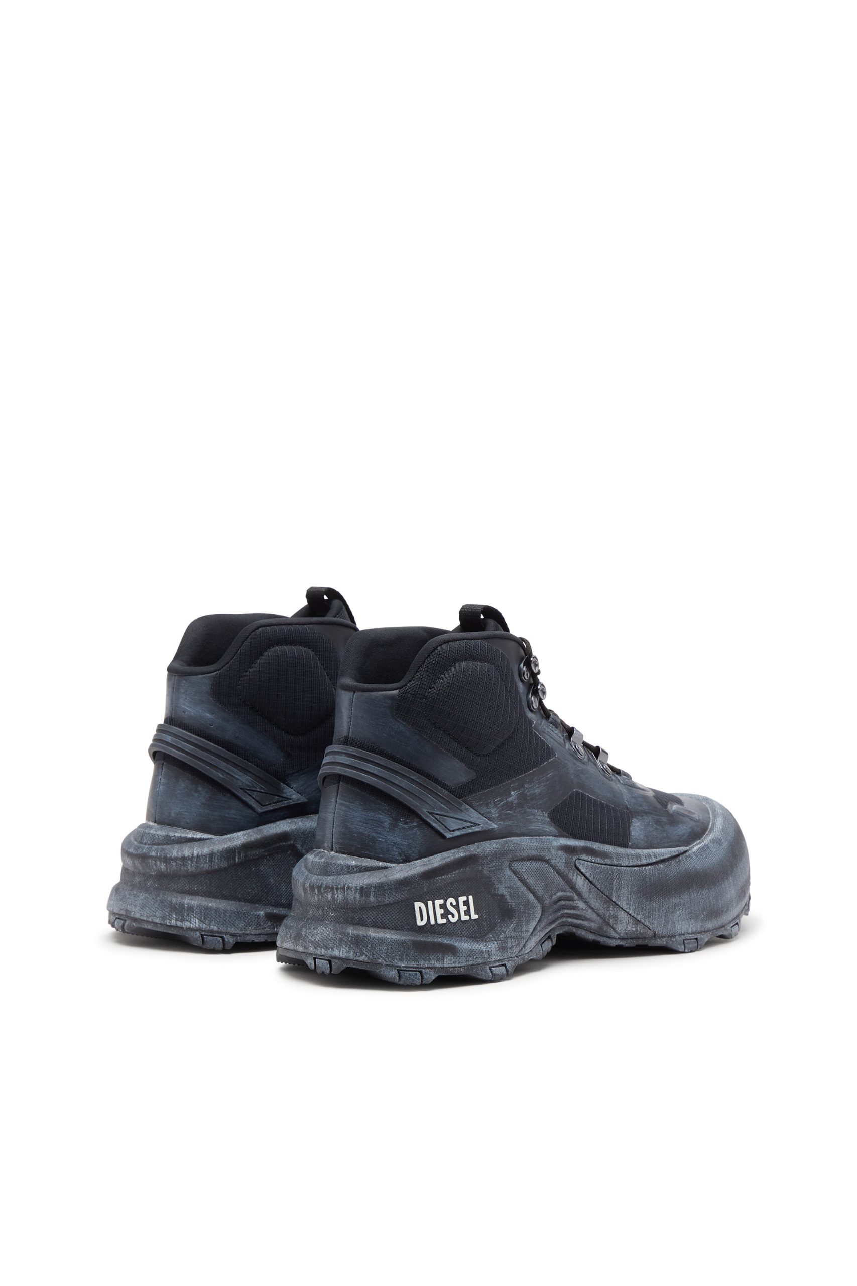 Diesel D-cage Hiking (Y03650P8140T8013 https://nl.diesel.com/en/sneakers/d-cage-hiking-black/Y03650P8140T8013.htm)