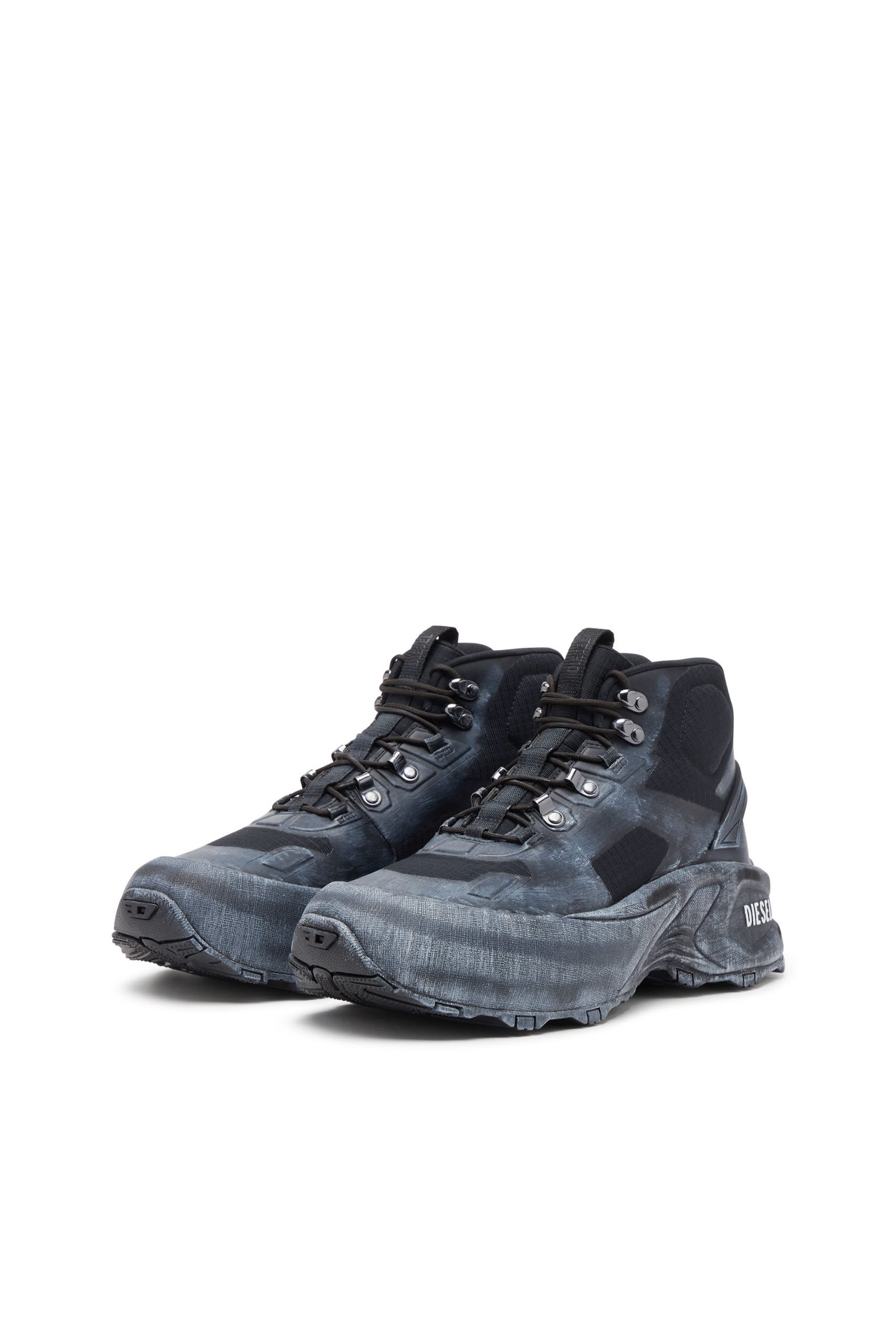 Diesel D-cage Hiking (Y03650P8140T8013 https://nl.diesel.com/en/sneakers/d-cage-hiking-black/Y03650P8140T8013.htm)