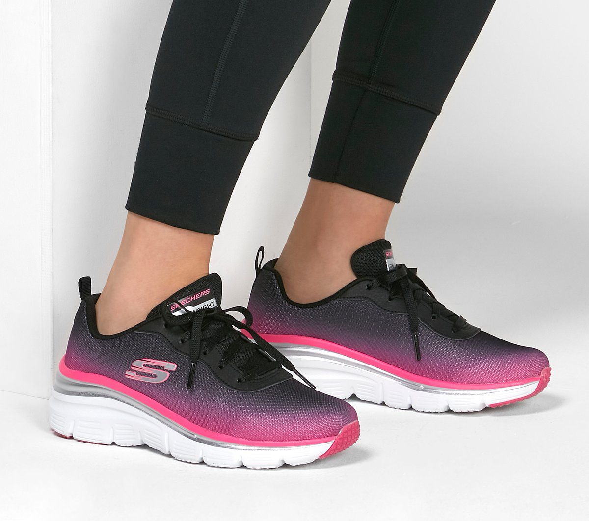 Skechers Fashion Fit – Build Up – Zwart / Heet Roze (12717-BKHP)